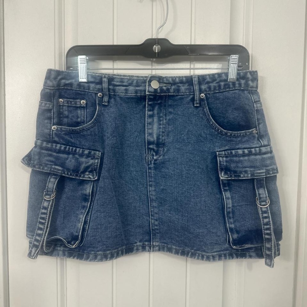 Charlotte Russe retro mini cargo skirt blue denim with pockets. L‎
